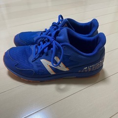 ニューバランススニーカー23.5cm  ブルーの画像