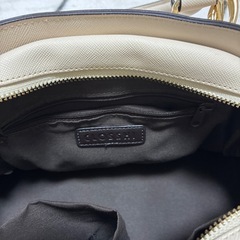 オフホワイト ショルダーバック ハンドバックの画像