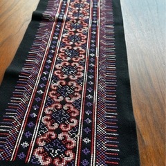 手刺繍テーブルランナーの画像