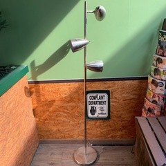 シルバーの3灯フロアスタンド　モダン　レトロの画像