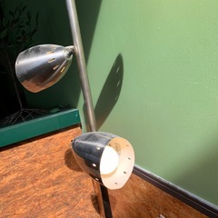 シルバーの3灯フロアスタンド　モダン　レトロの画像