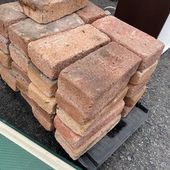 洋風のレンガ　33個ありますの画像