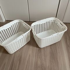 【無料】白　バスケット　かご　２個セット　差し上げますの画像