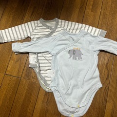 UNIQLO長袖肌着×2、西松屋半袖肌着×2の画像