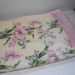 【配送出来ます】暖かい 西川の厚手の毛布 西川産業 ピンクの毛布（近くなら配送も可能です。宅配もお問合せ下さい）の画像