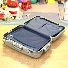 中古 キャリーケース 鍵無し 幅39×奥行23×高さ62cm グレー 四輪 スーツケース ハードケース 札幌市 清田区 平岡の画像