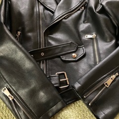 SHEIN  レディースフェイクレザージャケット　ブラック　サイズMの画像