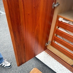 無垢材のキャビネットの画像