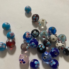 とんぼ玉（手芸、アクセサリー製作）約１１m m６７個　＋おまけの画像