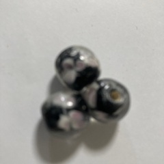 とんぼ玉（手芸、アクセサリー製作）約１１m m６７個　＋おまけの画像