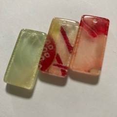 とんぼ玉（手芸、アクセサリー製作）約１１m m６７個　＋おまけの画像