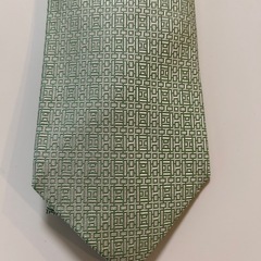 HERMES エルメス  ネクタイ レギュラータイ  ライトグリーン　緑色系 モザイク柄 SILKシルク絹100％長さ　約151センチ 大剣幅　約9センチ箱メンズmen’s男性用紳士の画像