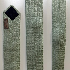 HERMES エルメス  ネクタイ レギュラータイ  ライトグリーン　緑色系 モザイク柄 SILKシルク絹100％長さ　約151センチ 大剣幅　約9センチ箱メンズmen’s男性用紳士の画像
