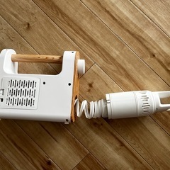 布団乾燥機　動きますが割れ有り　ジャンクの画像