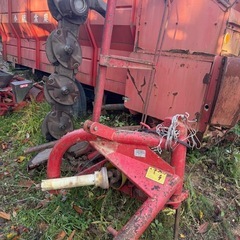 大人気 ディスクモア四連牧草を刈取る機械 の画像