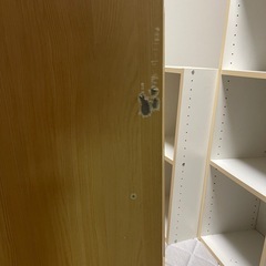 0円／引取限定　白い棚一式（カラーボックス5点）＋木目本棚1点　まとめて引取優先の画像