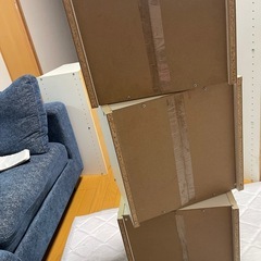 0円／引取限定　白い棚一式（カラーボックス5点）＋木目本棚1点　まとめて引取優先の画像