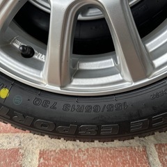 新品国産スタッドレス155/65r13155/65r13の画像