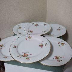 新品未使用ノリタケディナー大皿金彩花柄　6枚セット　サイズ直径23㎝の画像