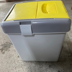 ゴミ箱の画像
