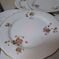 新品未使用ノリタケディナー大皿金彩花柄　6枚セット　サイズ直径23㎝の画像