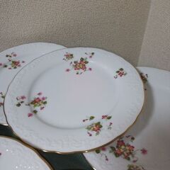 新品未使用ノリタケディナー大皿金彩花柄　6枚セット　サイズ直径23㎝の画像