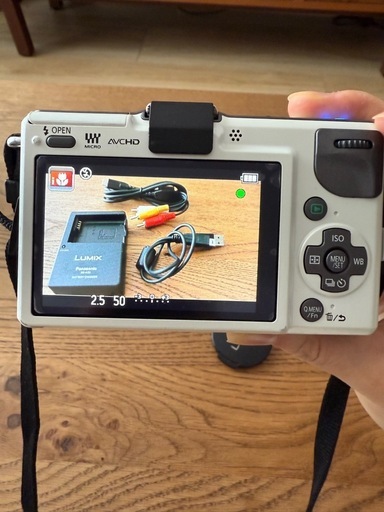 Panasonic LUMIX DMC-GF2＋レンズ、SDカード、三脚 セット