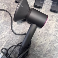 お話中☆受付は継続☆Dyson☆ダイソン☆ドライヤー☆壁掛けスタンド付き☆の画像