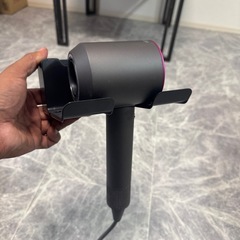お話中☆受付は継続☆Dyson☆ダイソン☆ドライヤー☆壁掛けスタンド付き☆の画像