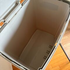 ２段ゴミ箱　キャスター付き　本体のみの画像