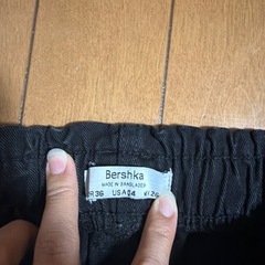 BERSHKA 黒いパンツ　Sの画像