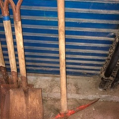 スコップ 等9個まとめ売り 角スコップ 剣先スコップ 鶴嘴 ツルハシ つるはし シャベル 除雪 土木の画像