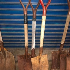 スコップ 等9個まとめ売り 角スコップ 剣先スコップ 鶴嘴 ツルハシ つるはし シャベル 除雪 土木の画像