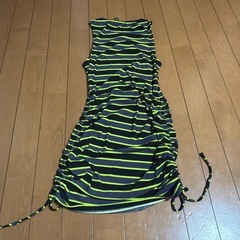 H&M キャミワンピース XS 黒と黄色ストライプの画像