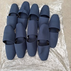 スリッパスタンド３点とスリッパ9足の画像