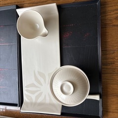 お盆・茶碗・皿・小鉢・箸置き4点4セットの画像