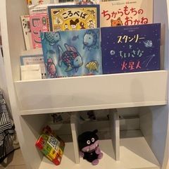 絵本棚　本棚　表紙が見えるの画像