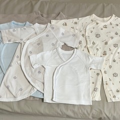 出産準備セット　ベビーバス　エルゴ抱っこ紐　哺乳瓶　ユニクロコンビ肌着　プティマインカバーオール他の画像