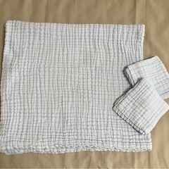 出産準備セット　ベビーバス　エルゴ抱っこ紐　哺乳瓶　ユニクロコンビ肌着　プティマインカバーオール他の画像