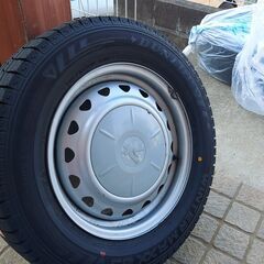 スタッドレスタイヤ　195/65R15の画像