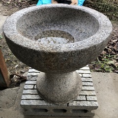 石臼と台座の画像