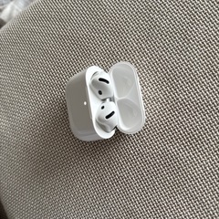 airpods 4 ほぼ未使用　箱無しの画像