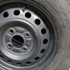 【決まりました】145/80-13スタッドレスタイヤ、鉄ホイールの画像