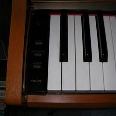 YAMAHA/ヤマハ 電子ピアノ YDP-123　デモ（自動演奏付き）04年製 イス付の画像