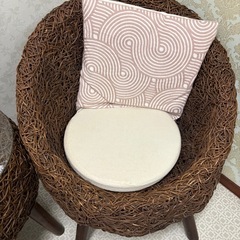 おしゃれな椅子テーブルセットの画像