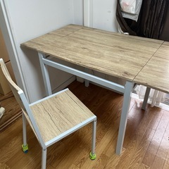 ダイニングテーブル　椅子付きの画像