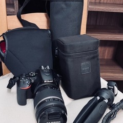 Nikon D5600 一眼レフ＋18-270mm＆8-16mmレンズ＋三脚3種セットの画像