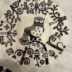 iittla花柄ティーカップセット ネイビーとホワイト色違いペアセットの画像