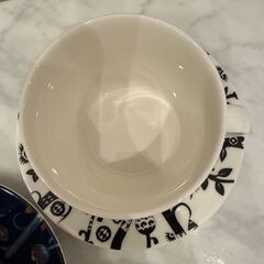 iittla花柄ティーカップセット ネイビーとホワイト色違いペアセットの画像