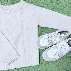✨無料セット✨Leeハイカットスニーカー20cm＋真っ白セーター120cm／白×白で可愛くかっこよくおしゃれコーデ♪ママも安心！冬の洗い替えにも🌷の画像